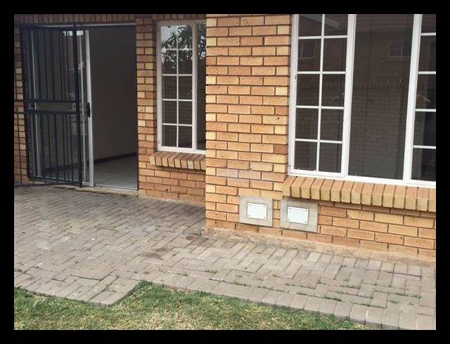 2 BEDROOM PROPERTY TO RENT IN SINOVILLE